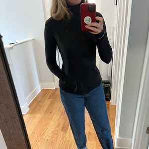 Lululemon size 4 black half zip